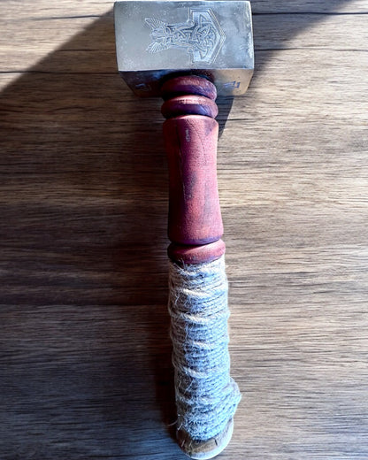 A Skaldrok Mjölnir Kalapácsa – 33 cm, Kézzel Kovácsolt Viking Kalapács Gravírozási Lehetőséggel