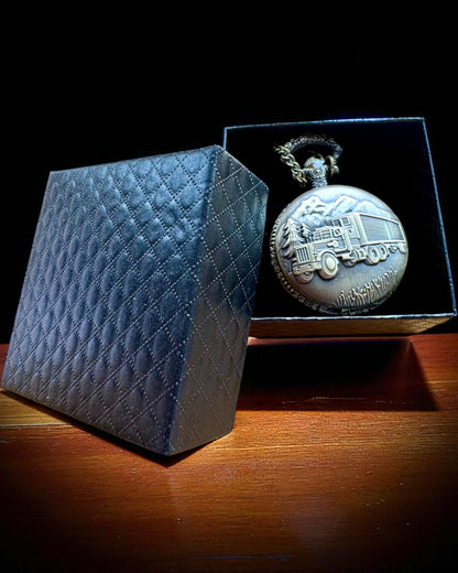„Road King” Zsebóra – Teherautó motívummal, gravírozással, ajándékba