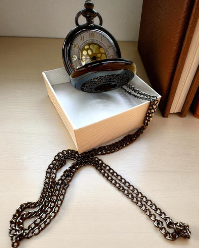 Fekete Zsebóra „Éjféli Elegancia”, személyre szabható ajándék gravírozással