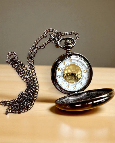 Fekete Zsebóra „Éjféli Elegancia”, személyre szabható ajándék gravírozással