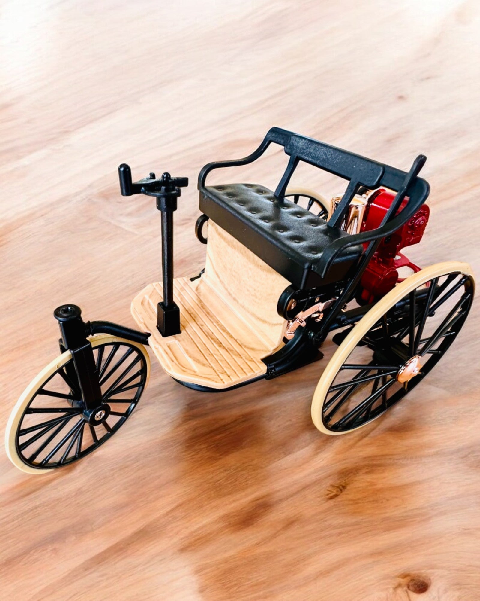 Retro Háromkerekű Benz Patent-Motorwagen - Gyűjtői Modell, személyre szabott gravírozással ajándékba
