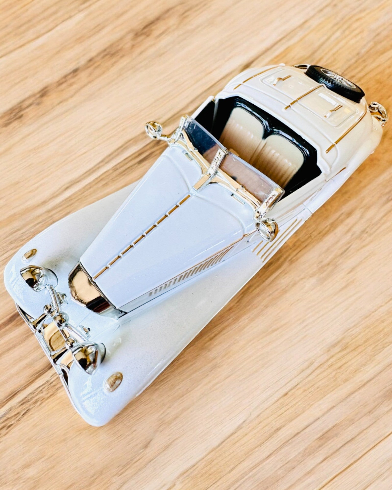 Klasszikus Retro Autók Miniatűr Modellje - személyre szabható ajándék gravírozással, 3 választható változat