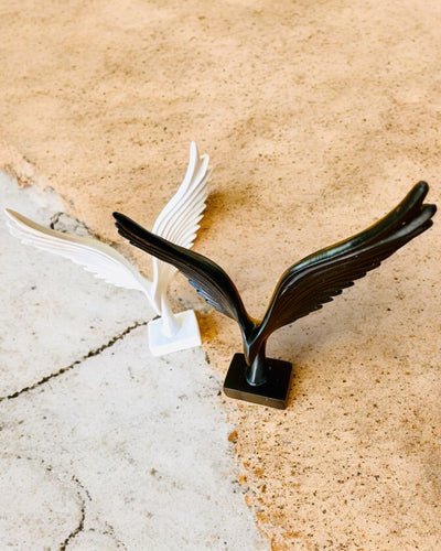 Elegáns Angyalszárny Szobor 15 cm magasság – "Szárnyas Őrzők", gravírozással személyre szabható ajándék, testreszabás, 2 színváltozat