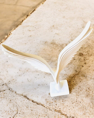 Elegáns Angyalszárny Szobor 15 cm magasság – "Szárnyas Őrzők", gravírozással személyre szabható ajándék, testreszabás, 2 színváltozat