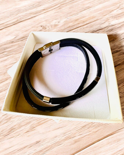 PU bőrből és rozsdamentes acélból készült sport karkötő gravírozási lehetőséggel – 3 színben