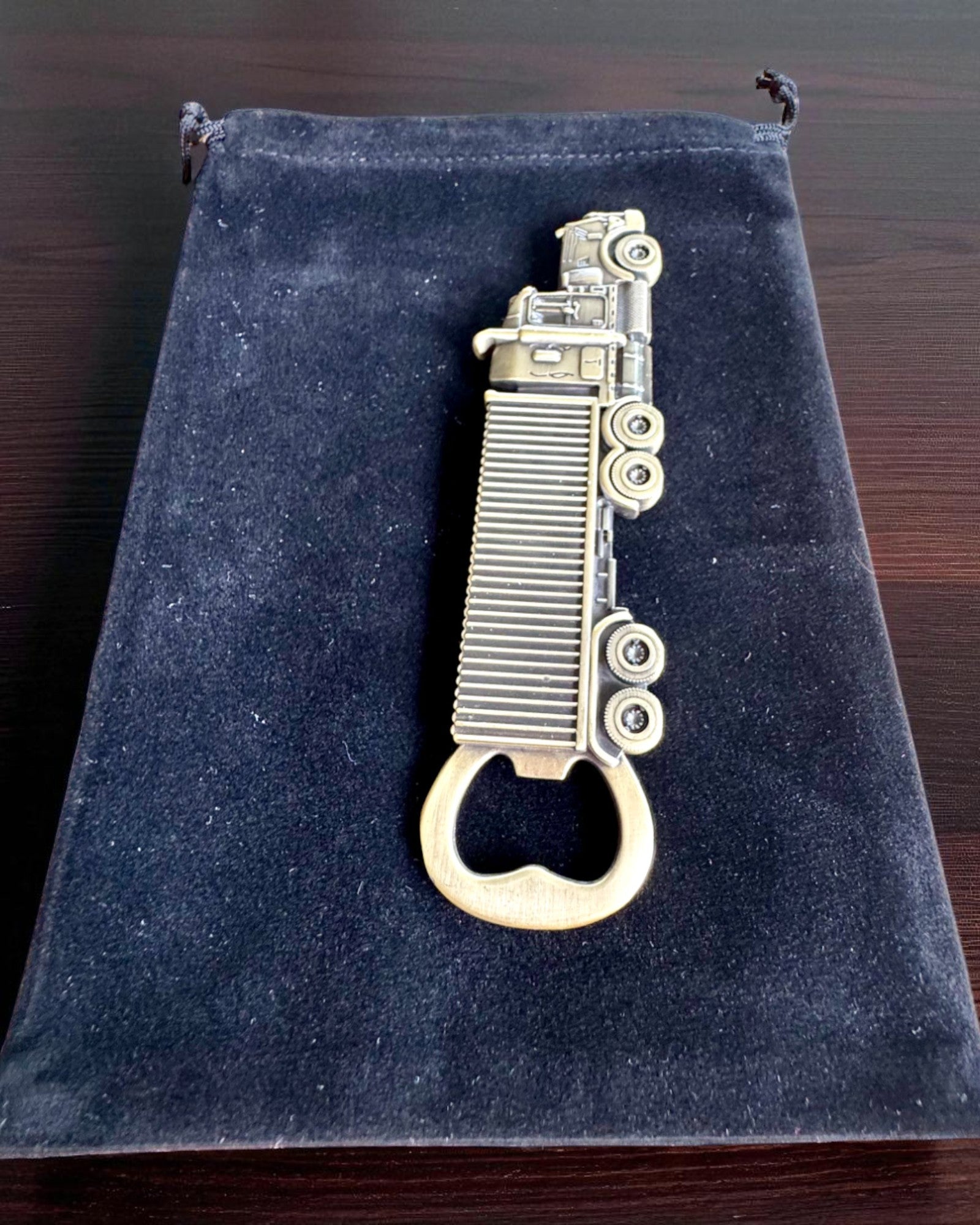 Otwieracz do butelek Vintage Motoryzacja - 3 warianty, personalizacja grawerem na prezent