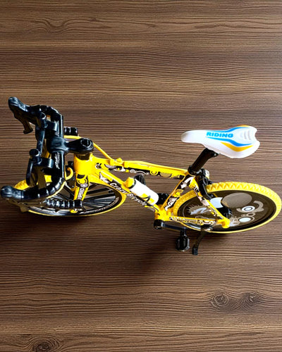 Miniatűr fém modell kerékpár gyűjtőknek "Speed Rider 1.2" – személyre szabás gravírozással ajándékba, 2 színváltozatban