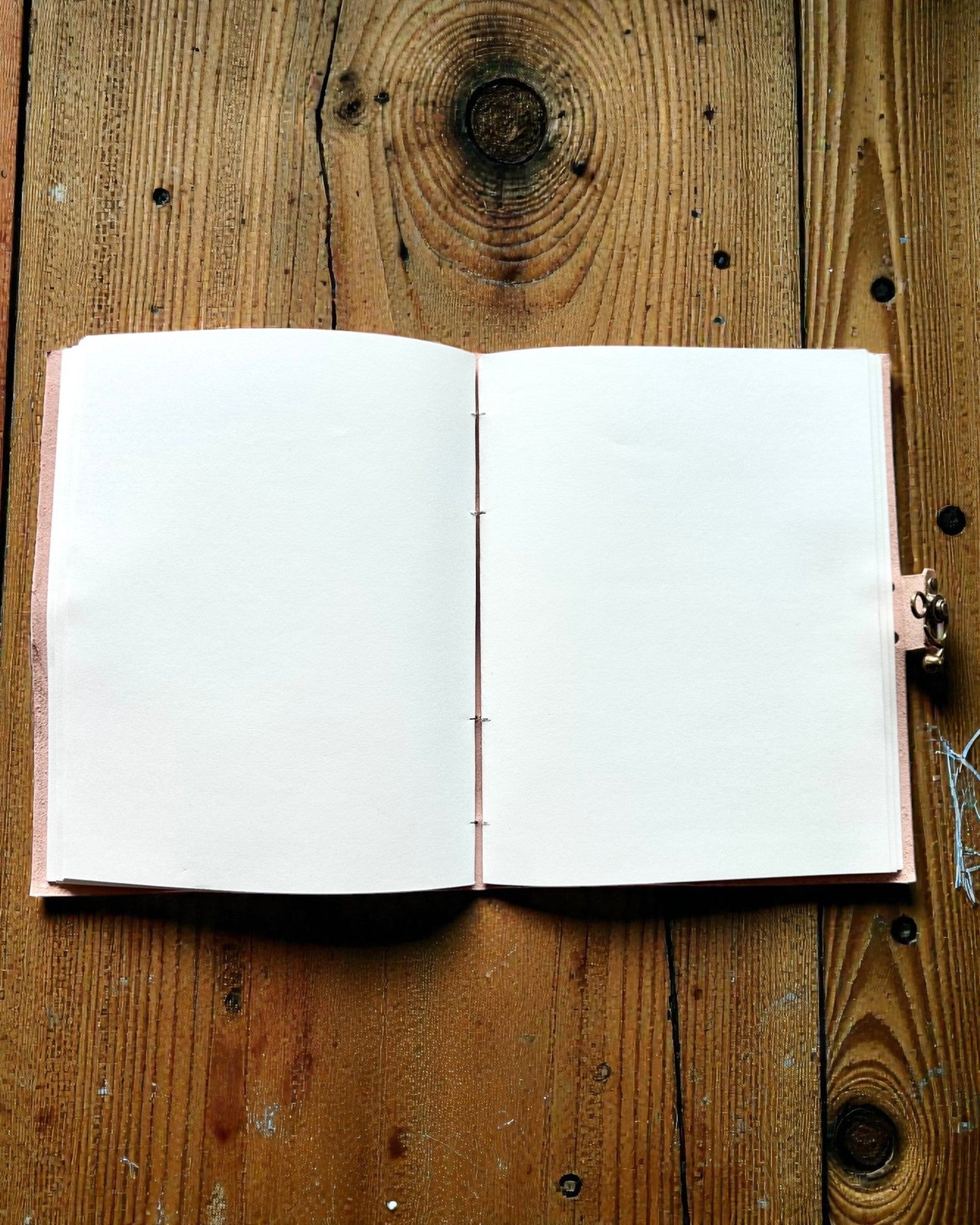 Bőr Emlékkönyv Örökség – Személyre szabott jegyzetfüzet 25 × 33 cm