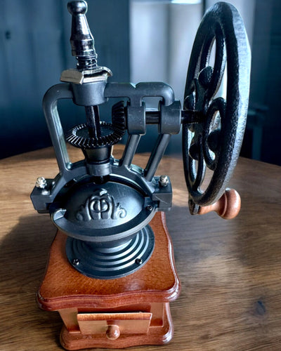 Retro kávédaráló „Vintage Café” 27 cm magas, személyre szabható gravírozással ajándékba