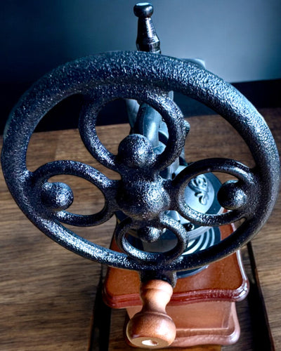 Retro kávédaráló „Vintage Café” 27 cm magas, személyre szabható gravírozással ajándékba