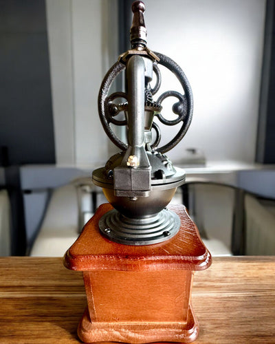 Retro kávédaráló „Vintage Café” 27 cm magas, személyre szabható gravírozással ajándékba