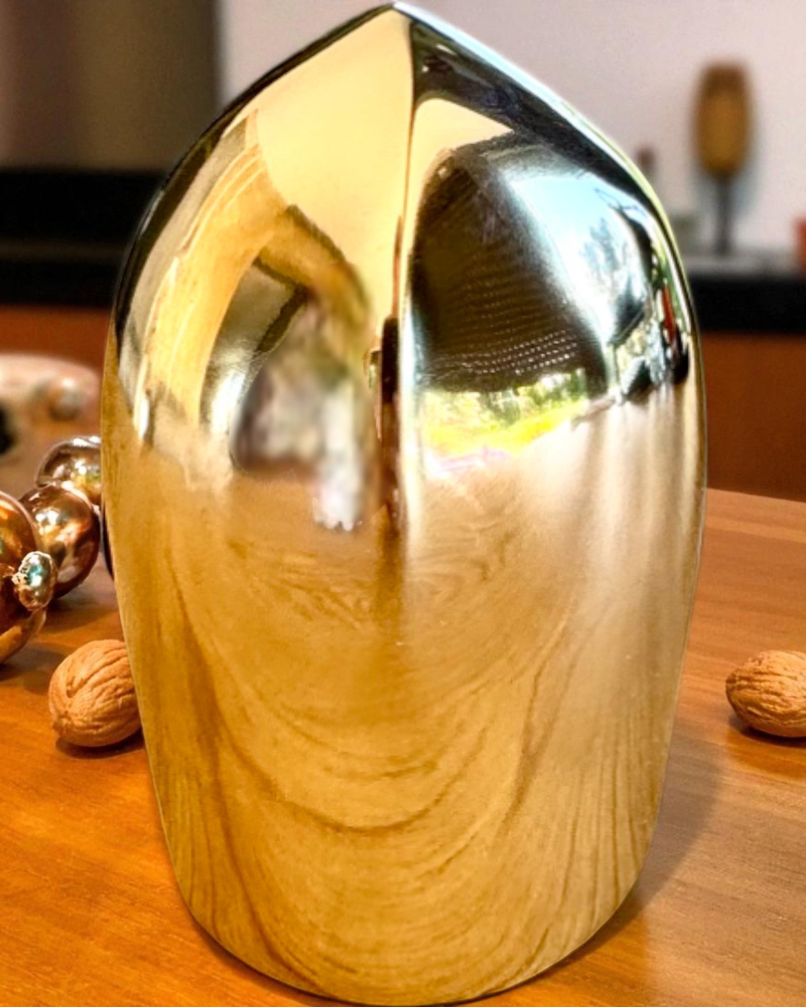 Mini lovagi sisak „Guardian” rézből – kézzel készített, 12 cm, gravírozással személyre szabható ajándék