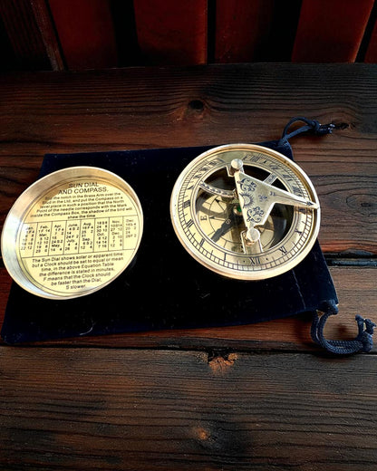Napkompas Voyager 7cm – sárgaréz napóra kompasszal, személyre szabható gravírozással ajándékba