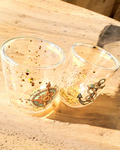 "Nautical Dreams" dupla falú poharak arany pelyhekkel - 2 darabos készlet, 300 ml űrtartalom, gravírozással személyre szabható