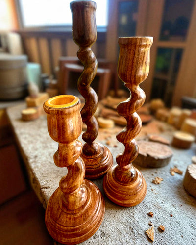 „Spirális Fény” 3 darabos gyertyatartó készlet, 25 cm magas, személyre szabható gravírozással ajándékba