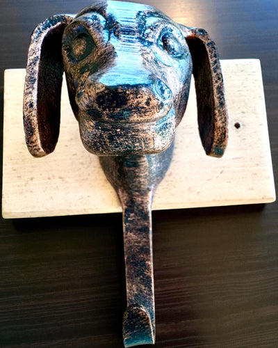 Sárgaréz akasztó Kutya Barát, kézzel készített, személyre szabható gravírozással a fán