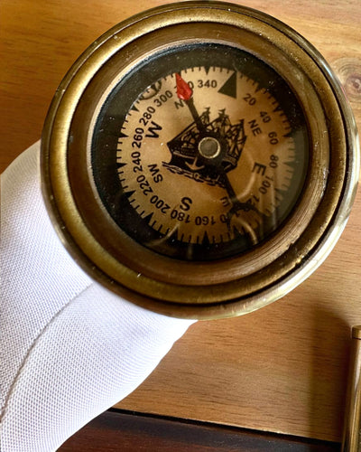 Navigátorbot 2.0 iránytűvel és rejtett távcsővel, személyre szabható gravírozással ajándékba