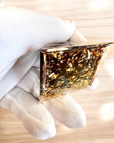 Orgonit Kozmikus Energia Piramis - Amulett Ametiszttel és Forgáccsal