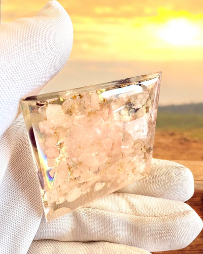 Orgonit Energiapiramis „Fény Harmóniája” - Kristályos, ajándékba