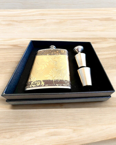 Elegáns "Golden Rose" laposüveg pohárkészlettel, személyre szabott gravírozással ajándékba