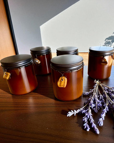 Intenciós gyertya Tigris Erő – Magabiztosság és jólét, 250 ml, a kupak személyre szabásának lehetősége ajándékba