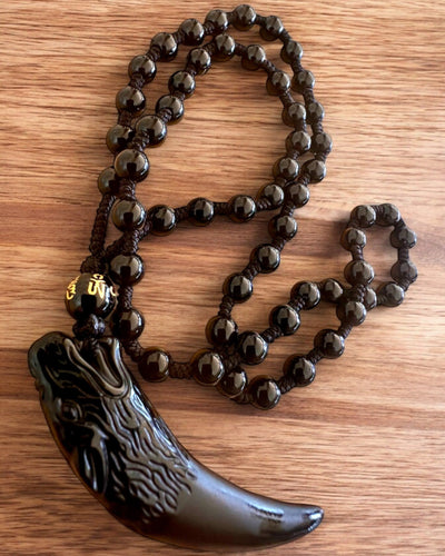 Jadeit Farkasfog - Erő és Védelem Amulett, személyre szabható gravírozással ajándékba