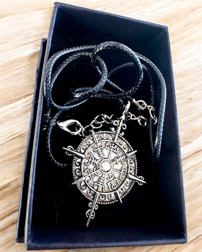 Amulet Wojownik Północy - Kompas Wikinga, możliwość personalizacji grawerem na prezent, 2 warianty do wyboru
