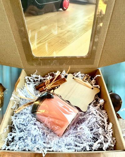 Intenciós szójagyertya 250 ml természetes kővel – válaszd ki a saját energiádat: citrin vagy gránát, személyre szabható gravírozással ajándékba