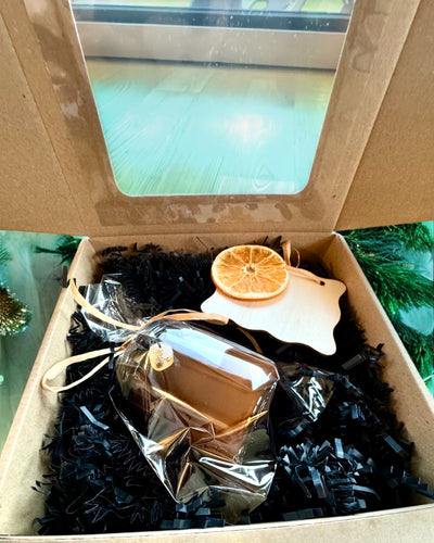 Intenciós szójagyertya 250 ml természetes kővel – válaszd ki a saját energiádat: citrin vagy gránát, személyre szabható gravírozással ajándékba