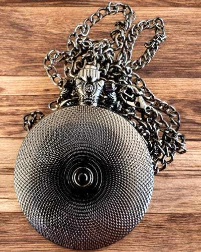 Gravírozott 'Hollók Csókja' Zsebóra – személyre szabott gravírozás ajándékba