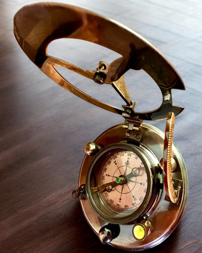 Kapitány Iránytű Explorer 2 – személyre szabható gravírozással ajándékba, 2 választható színváltozatban