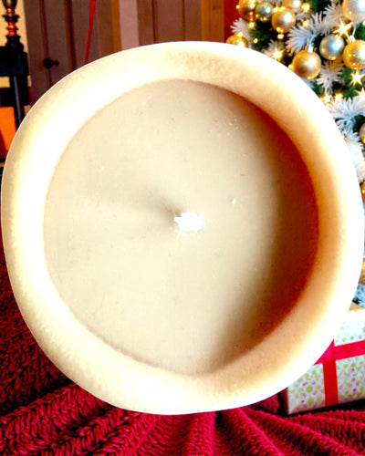 Szójagyertya Téli Rókalány, 7,5 cm magas, kézzel öntött szójagyertya aranyos alvó rókával, személyre szabható táblára vésett gravírozással