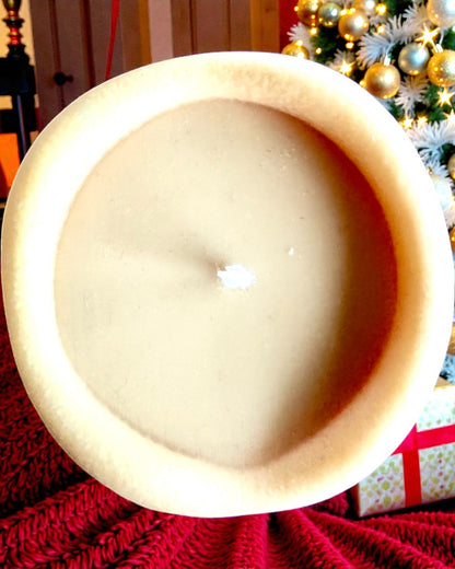 Szójagyertya Téli Rókalány, 7,5 cm magas, kézzel öntött szójagyertya aranyos alvó rókával, személyre szabható táblára vésett gravírozással