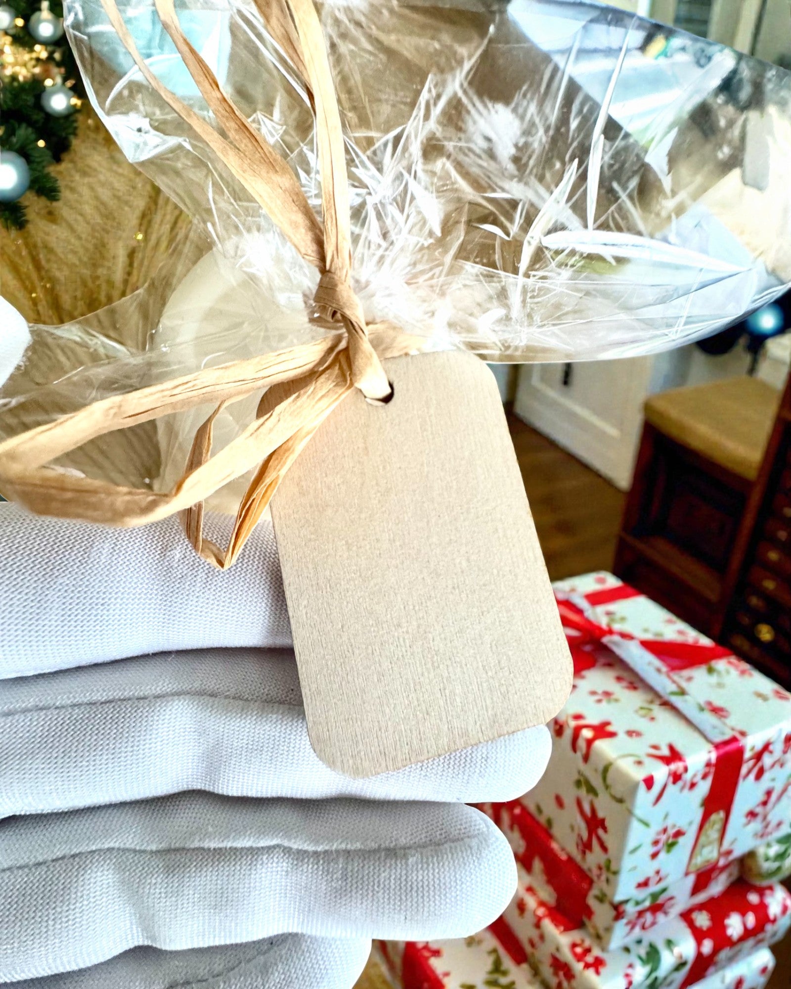 Szójagyertya Téli Rókalány, 7,5 cm magas, kézzel öntött szójagyertya aranyos alvó rókával, személyre szabható táblára vésett gravírozással