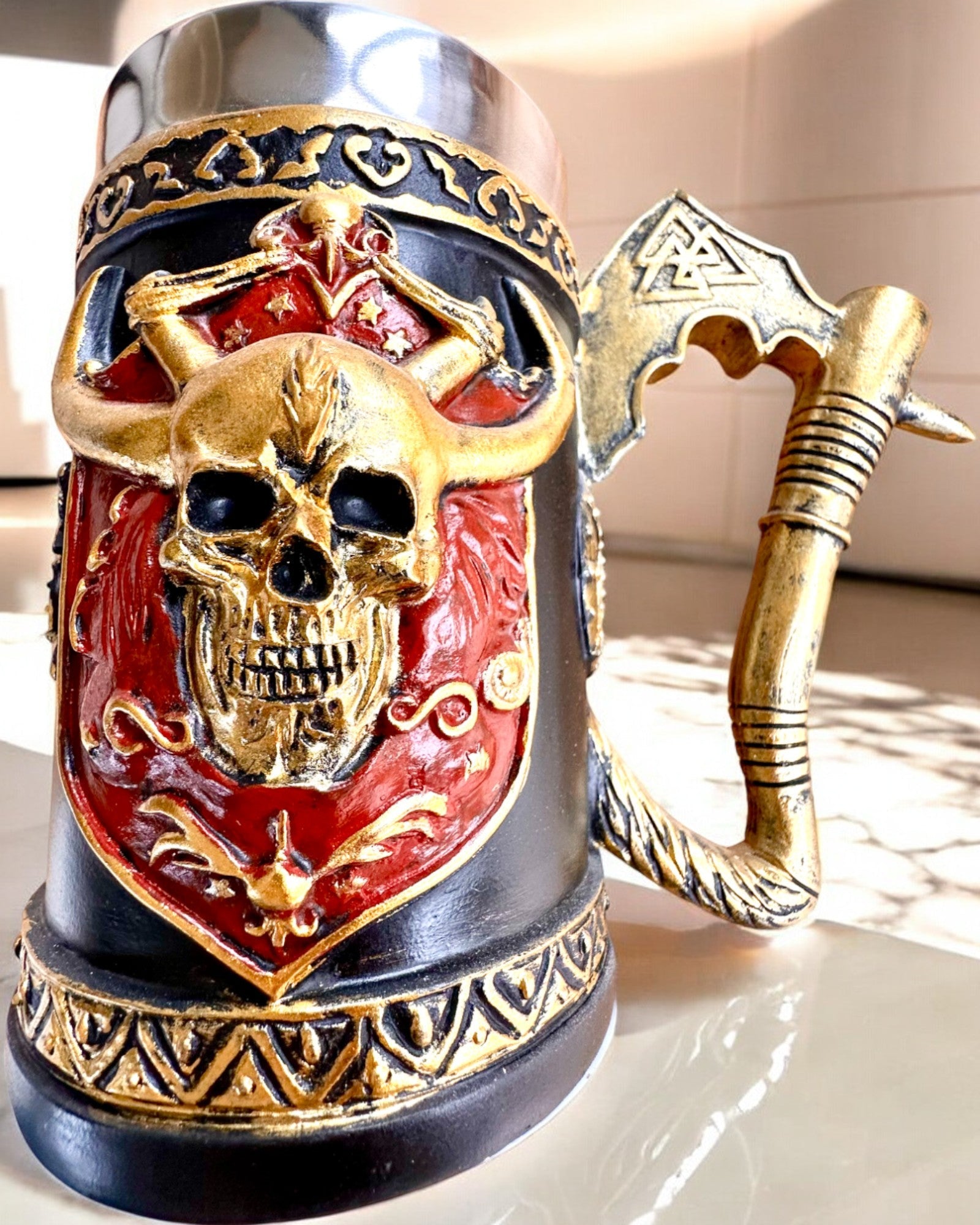 Karnawałowy Kufel Wojownika - 600 ml, 16 cm magasság, személyre szabható gravírozással ajándékba