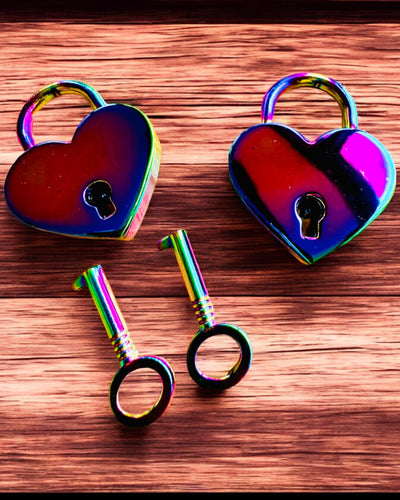 Szerelmi Mini Lakatok Szív DeLuxe, 2 lakatból és kulcsokból álló készlet, 6 választható változat, gravírozással személyre szabható ajándék