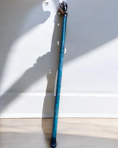 "Királyi Kéz" sétabot – kézzel készített, természetes bőrrel, gravírozással személyre szabható