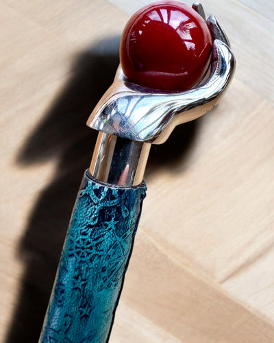 "Királyi Kéz" sétabot – kézzel készített, természetes bőrrel, gravírozással személyre szabható