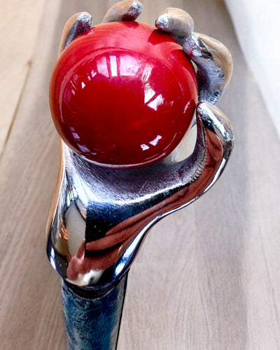 "Királyi Kéz" sétabot – kézzel készített, természetes bőrrel, gravírozással személyre szabható