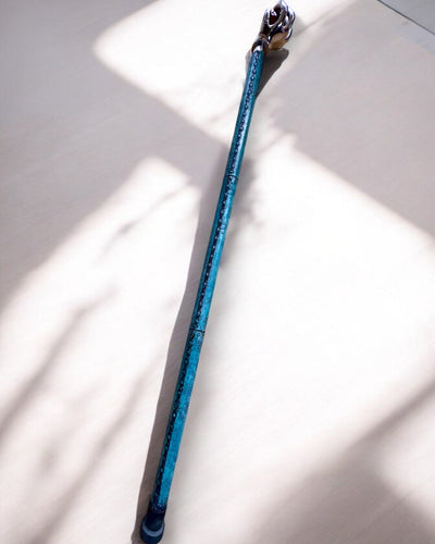 "Királyi Kéz" sétabot – kézzel készített, természetes bőrrel, gravírozással személyre szabható