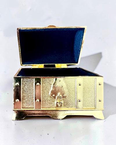 Retro fém kincsesláda gravírozással - Ezüstszínű dobozka 7x5x5 cm