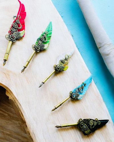 "Steampunk Elegancia" Kalligrafikus Toll Pulykatollal - Kézzel Készített, 5 Változat Közül Választható, Személyre Szabható Gravírozással Ajándékba