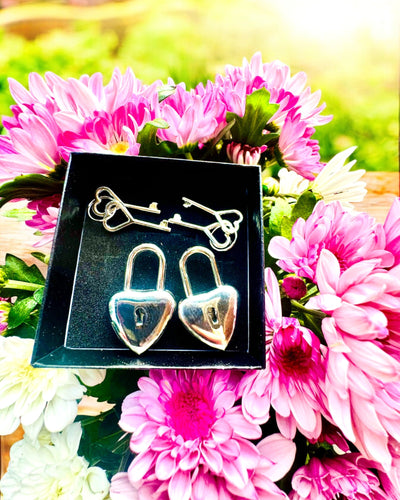Klucze Miłości w kolorze Srebrnym 2 mini Kłódki w Kształcie Serca, możliwość personalizacji grawerem na prezent