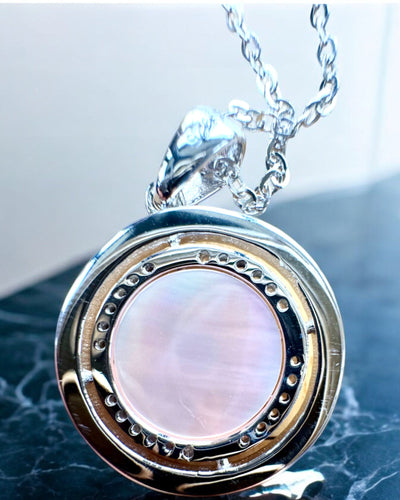 "Csillagirány" iránytű nyaklánc, személyre szabható gravírozással, 2 választható színváltozat