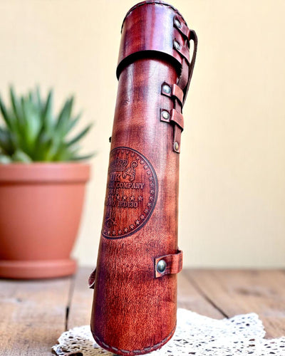 Voyager 1818” Királyi Távcső – Exkluzív, kézzel készített, 83 cm-es réztávcső valódi bőrtokban – Gyűjtői kiadás, személyre szabható gravírozással ajándékba