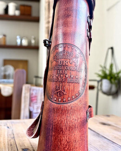 Voyager 1818” Királyi Távcső – Exkluzív, kézzel készített, 83 cm-es réztávcső valódi bőrtokban – Gyűjtői kiadás, személyre szabható gravírozással ajándékba