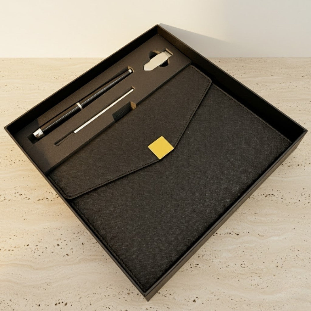 Elegancki Zestaw Prezentowy Premium z Personalizacją – Notes A5 Skórzany, Długopis i Pendrive 16GB w Czarno-Złotym Pudełku