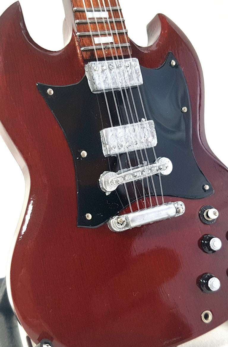 Mini gitara AC/DC Angus Young MGT-0567 z możliwością personalizacji grawerem, idealna na prezent, ręcznie wykonana z drewna mahoniowego, brązowa, wysokość 27,5 cm