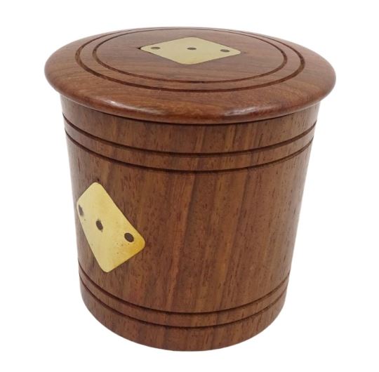 Fa dobókockák hordóban gravírozással – személyre szabott akáciafa ajándék, magasság 7 cm, átmérő 8 cm, 14 év felettieknek