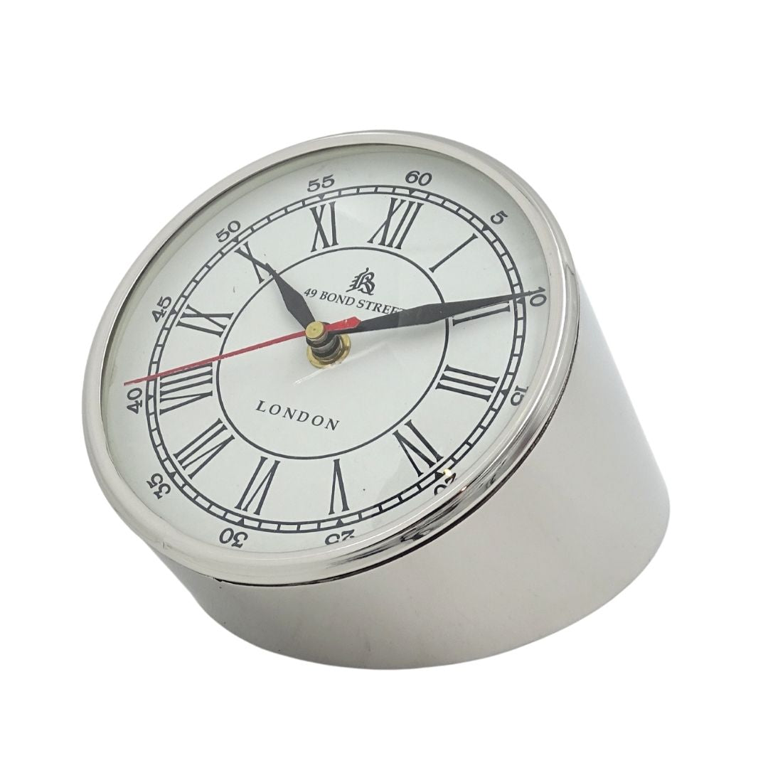 CLK-0212 fém asztali óra gravírozással - személyre szabható ajándék ezüst, fehér vagy fekete színben, magasság 19 cm, modern stílus római és arab számokkal